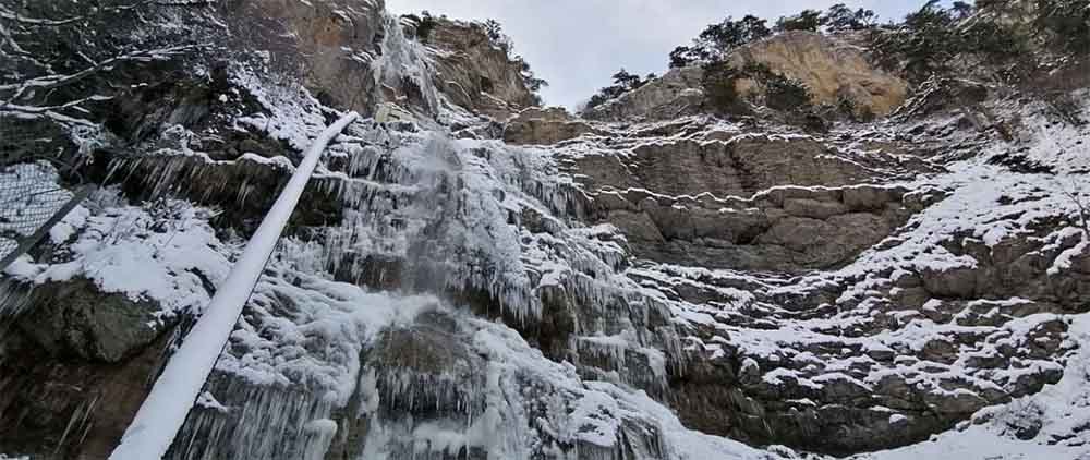Водопад Тобот зимой