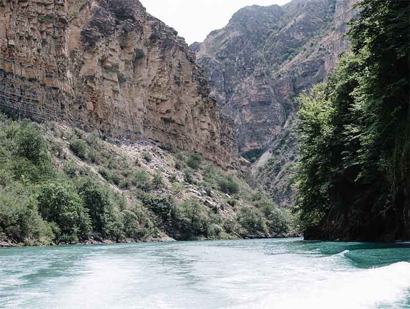Исключительно орлы и мы: Сулакский каньон, пещеры «Нохъо» и бархан Сарыкум